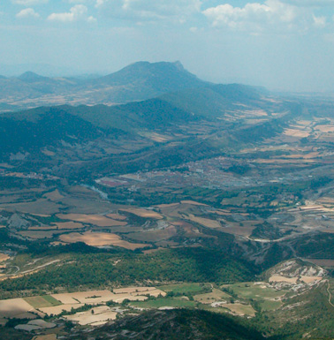 Vista de Sabiñánigo desde Santa Orosia con el Monte Oroel al fondo